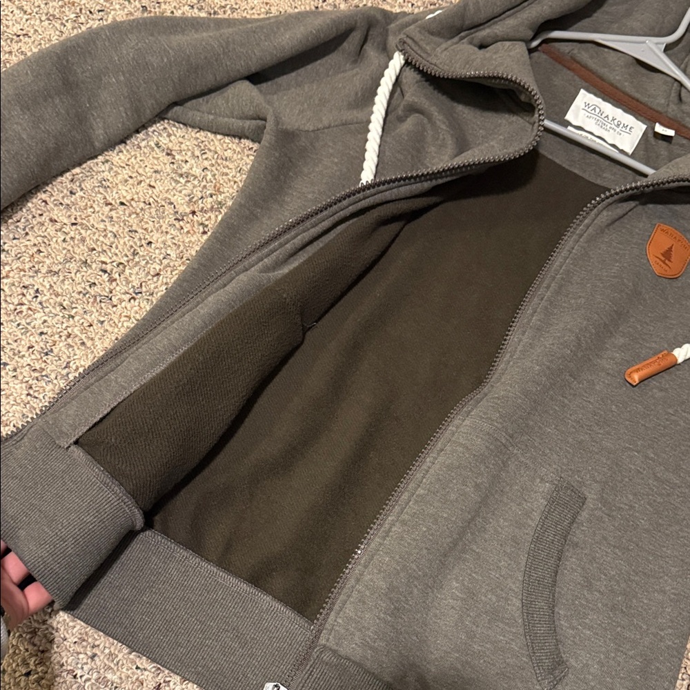Wanakome grey womens full zip. size Medium. - Picture 6 of 9